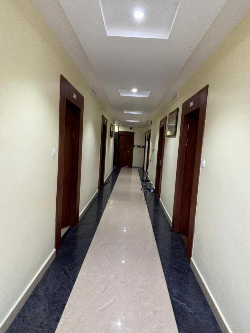 Hotel Omkareshwar Inn デーオーガル エクステリア 写真