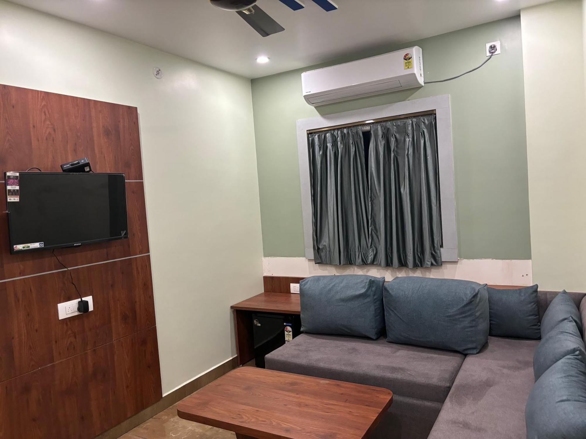 Hotel Omkareshwar Inn デーオーガル エクステリア 写真