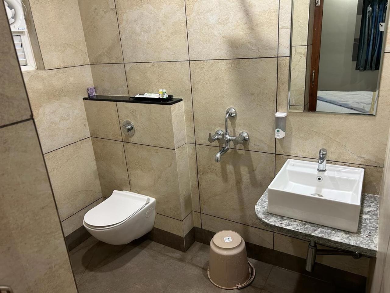 Hotel Omkareshwar Inn デーオーガル エクステリア 写真