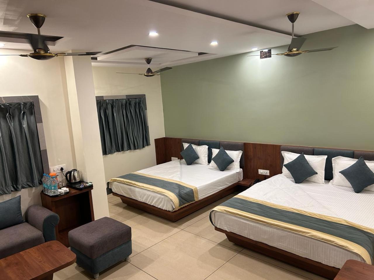 Hotel Omkareshwar Inn デーオーガル エクステリア 写真